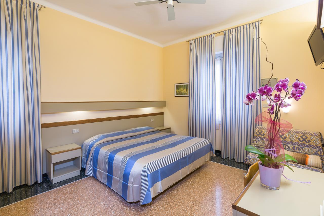 Hotel Villa Delibera Варацце Экстерьер фото